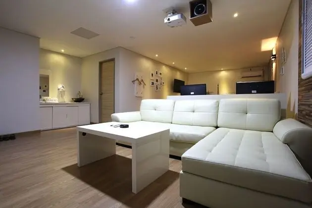 Oda (VVIP (Massage Chair + Jetted Spa Tub )