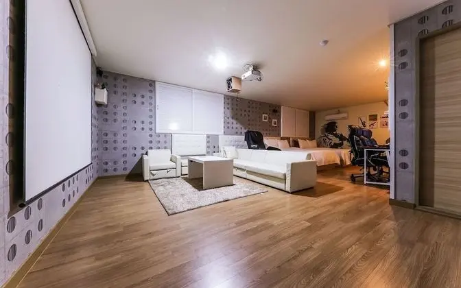 Oda (VVIP (Massage Chair + Jetted Spa Tub )