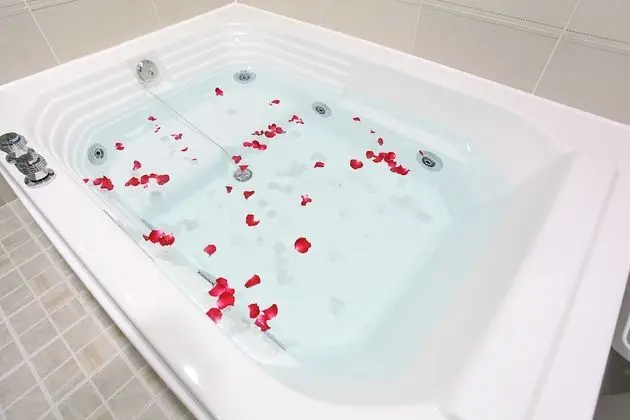 Oda (VVIP (Massage Chair + Jetted Spa Tub )