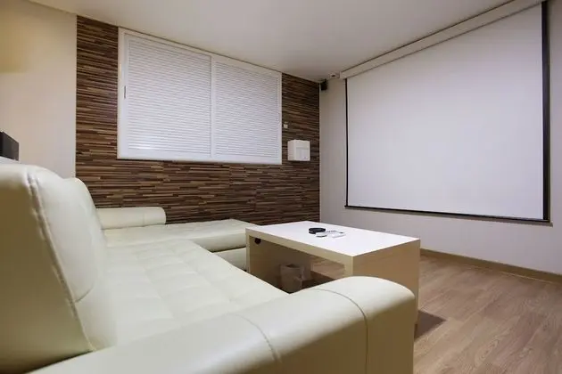 Oda (VVIP (Massage Chair + Jetted Spa Tub )