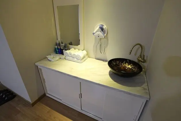 Oda (VVIP (Massage Chair + Jetted Spa Tub )