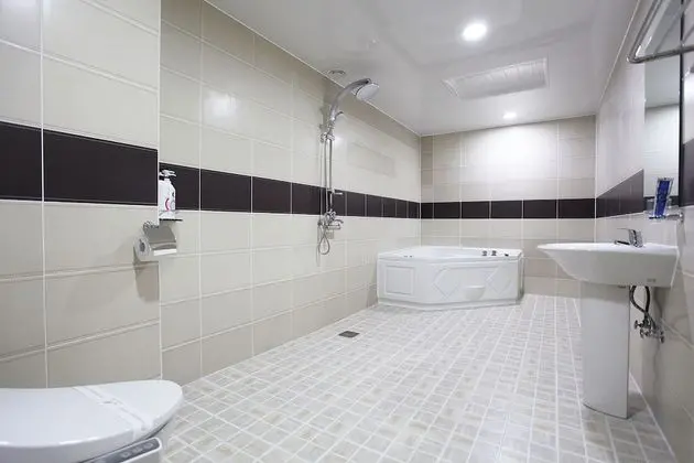 Oda (VVIP (Massage Chair + Jetted Spa Tub )