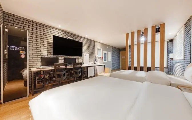 Oda (VIP-styler room (smart TV 65-inch mir)