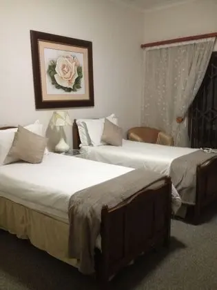 Comfort İki Ayrı Yataklı Oda, 2 Tek Kişilik Yatak, Buzdolabı ve Mikrodalga, Havuz Manzaralı