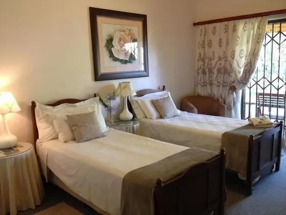 Comfort İki Ayrı Yataklı Oda, 2 Tek Kişilik Yatak, Buzdolabı ve Mikrodalga, Havuz Manzaralı