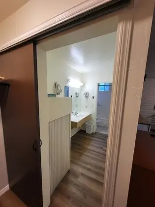 Standard Tek Büyük Yataklı Oda (No Pets)