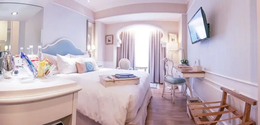 Deluxe Tek Büyük Yataklı Oda