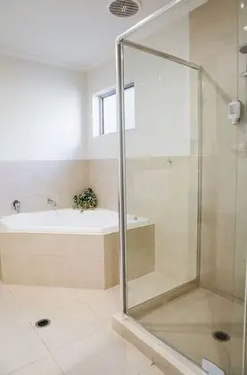 Deluxe Oda, 1 En Büyük (King) Boy Yatak ve Çekyat, Sıcak Su Küveti