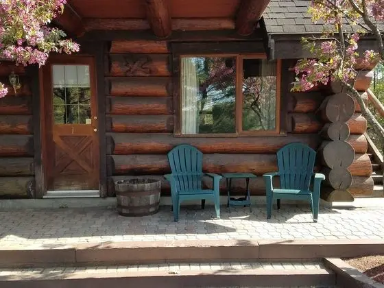 Log Room 2 Queens (Deluxe)