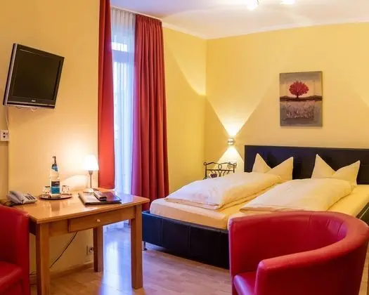 Büyük Yataklı Tek Kişilik Oda