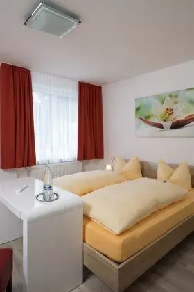 Büyük Yataklı Tek Kişilik Oda