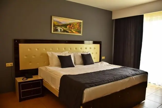 Queen Suite, Bahçe Manzaralı, Balkonlu
