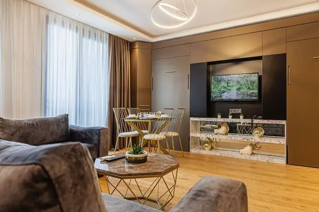 Deluxe Apartment