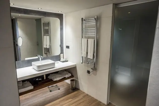 Standard Tek Büyük Yataklı Oda (Interior View)