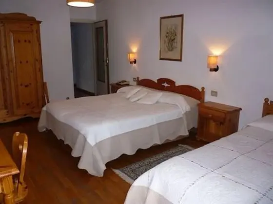 Üç Kişilik Oda