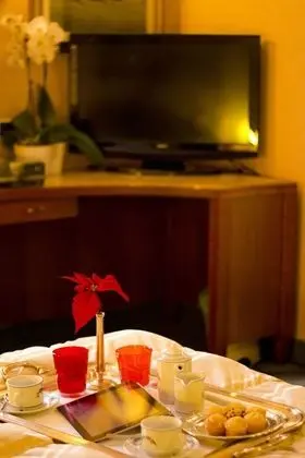 Büyük Yataklı Tek Kişilik Oda