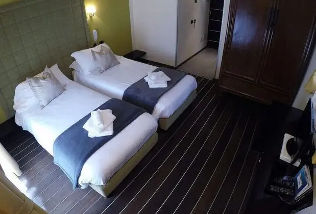 Tek Büyük veya İki Ayrı Yataklı Oda