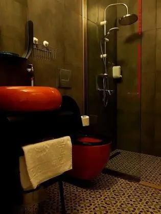 Üç Kişilik Oda