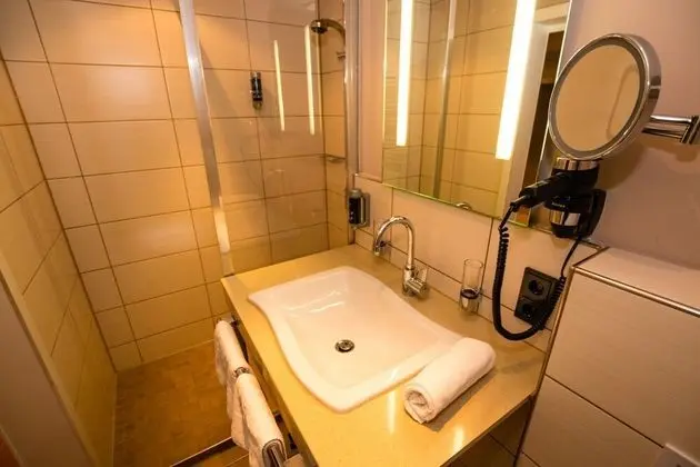 Tek Büyük Yataklı Oda, Balkon