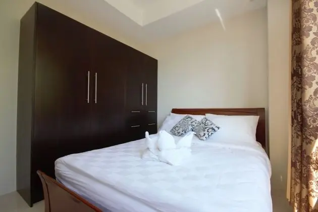 2 Bedroom Deluxe Suite (2 Queen Beds and 1 Double Bed)