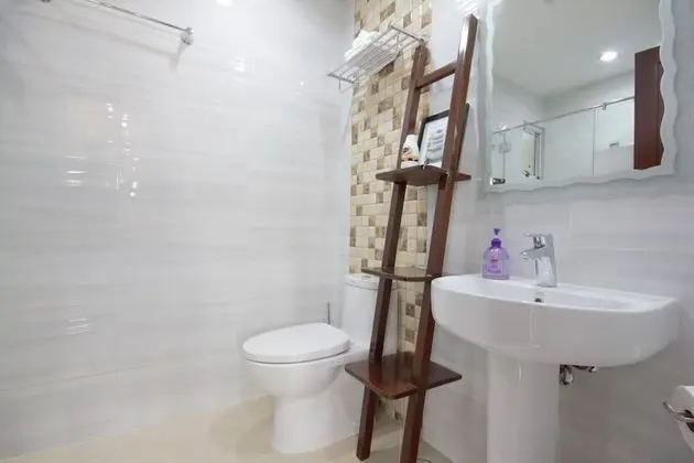 2 Bedroom Deluxe Suite (2 Queen Beds and 1 Double Bed)