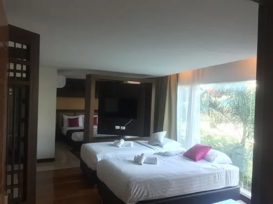 Junior Dört Kişilik Oda, Birden Çok Yatak, Engellilere Uygun, Bahçe Manzaralı