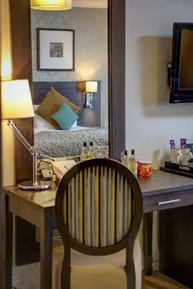 Deluxe Tek Büyük Yataklı Oda (Accessible)