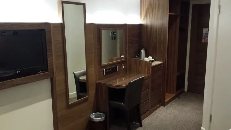 Club Tek Büyük Yataklı Oda