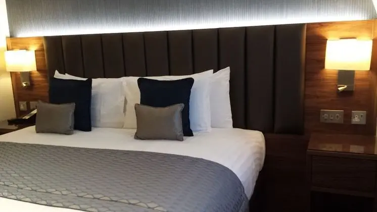 Club Tek Büyük Yataklı Oda