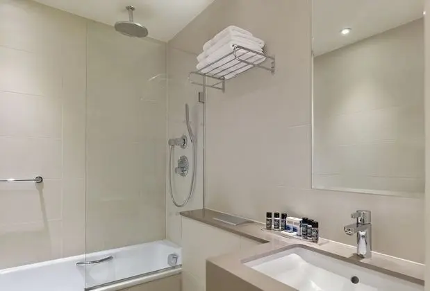 Club Tek Büyük Yataklı Oda