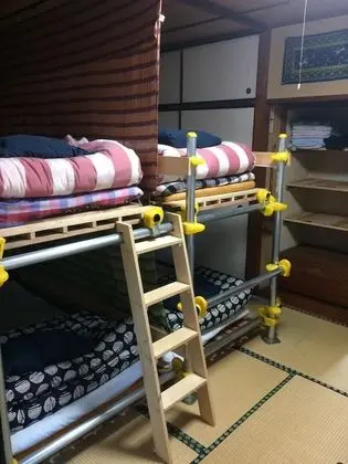 Ortak Ranzalı Oda, Karma Ranzalı Oda, Ortak Banyo (6 people)