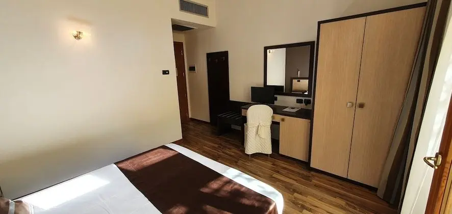 Basic Tek Büyük Yataklı Oda
