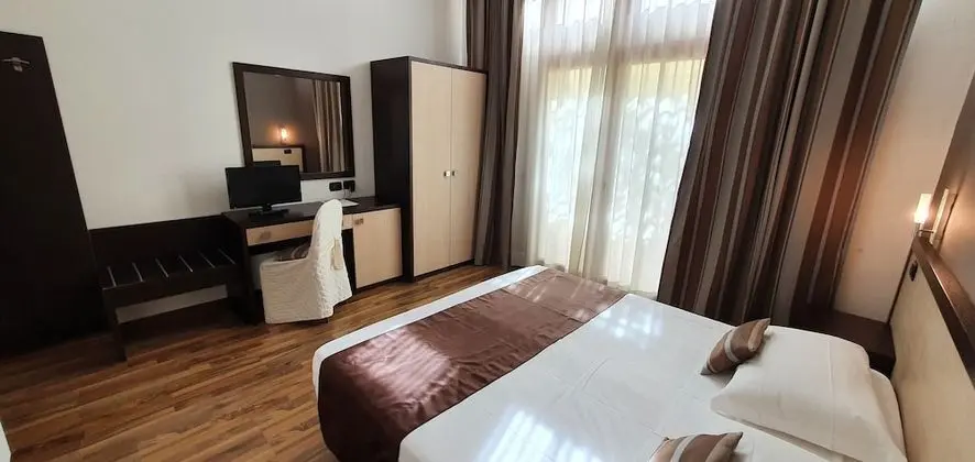 Basic Tek Büyük Yataklı Oda