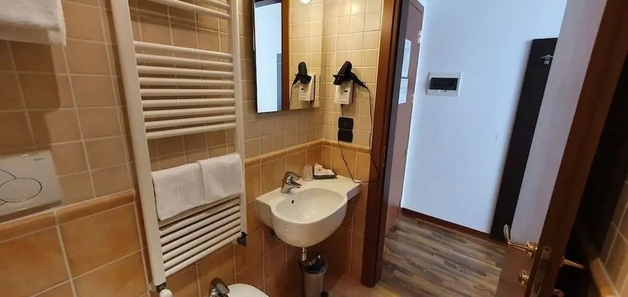 Basic Tek Büyük Yataklı Oda