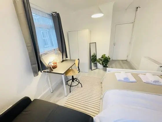 Standard Tek Büyük Yataklı Oda, Ortak Banyo (Room 3)