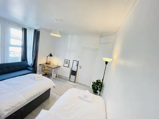 Superior Tek Büyük Yataklı Oda, Ortak Banyo (Room 1)