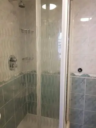 Üç Kişilik Oda, Banyolu/Duşlu