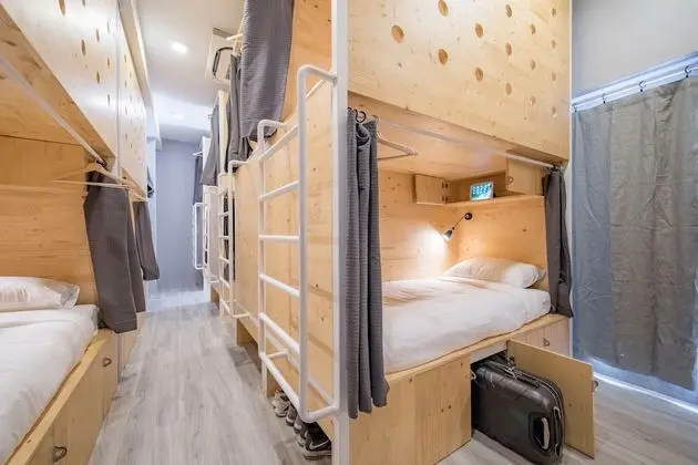 Mixed Dormitory with Shared Bathroom