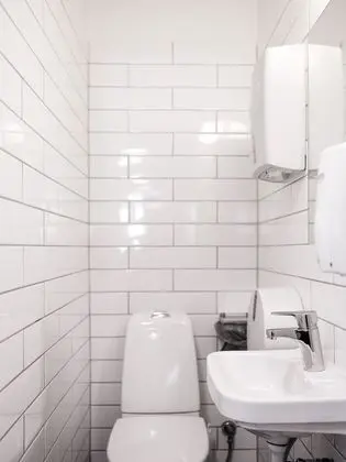 Dört Kişilik Oda, Ortak Banyo