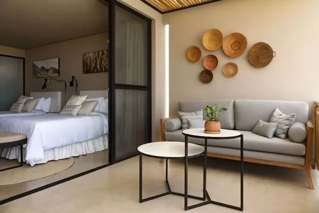 Luxury Room, 1 Queen Bed (Oasis Suite)