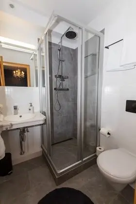 Tek Büyük veya İki Ayrı Yataklı Oda, Özel Banyo, Bahçe Manzaralı