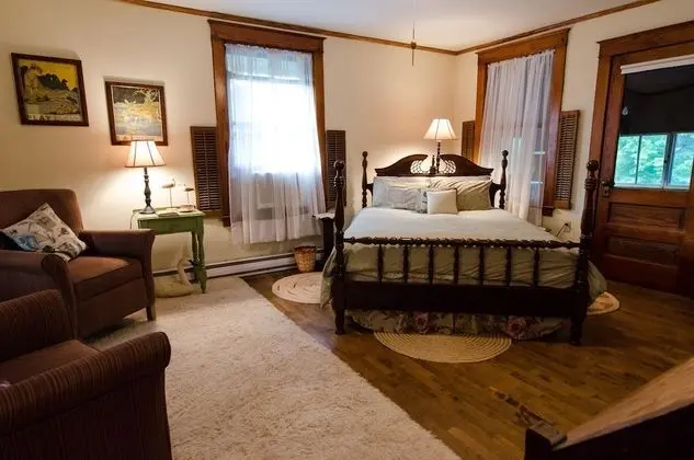 Suite, 1 Queen Bed, Private Bath