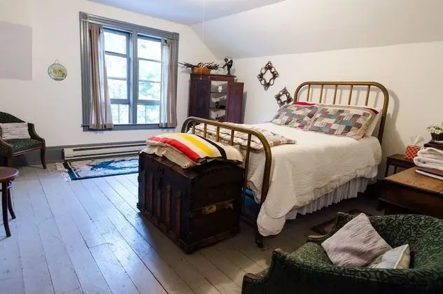 Suite, 1 Queen Bed, Private Bath