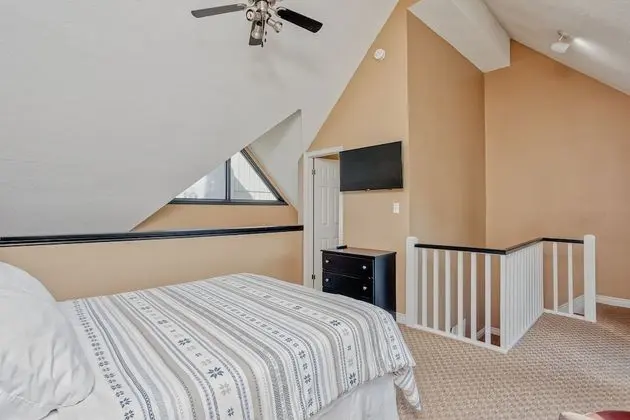 Comfort Çatı Katı (Loft) (809 NC - No Pets Allowed)