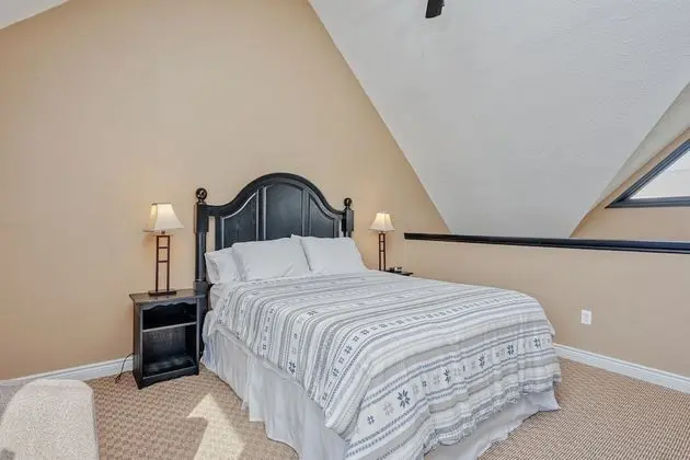 Comfort Çatı Katı (Loft) (809 NC - No Pets Allowed)