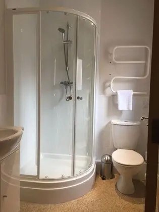 Basic Tek Büyük Yataklı Oda