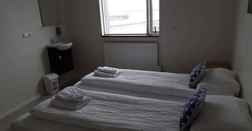 Üç Kişilik Oda, Ortak Banyo