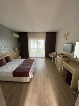 Çift Kişilik, Deniz Manzaralı