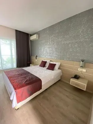 Çift Kişilik, Deniz Manzaralı
