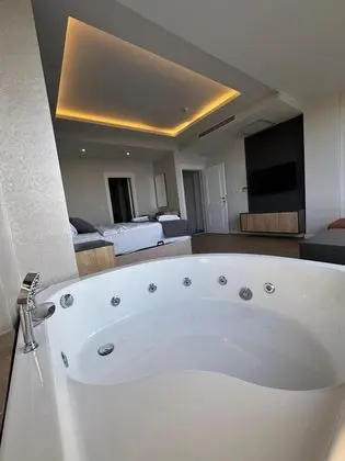 1+1 Villa, Deniz Manzaralı, Şömineli ve Jakuzili
